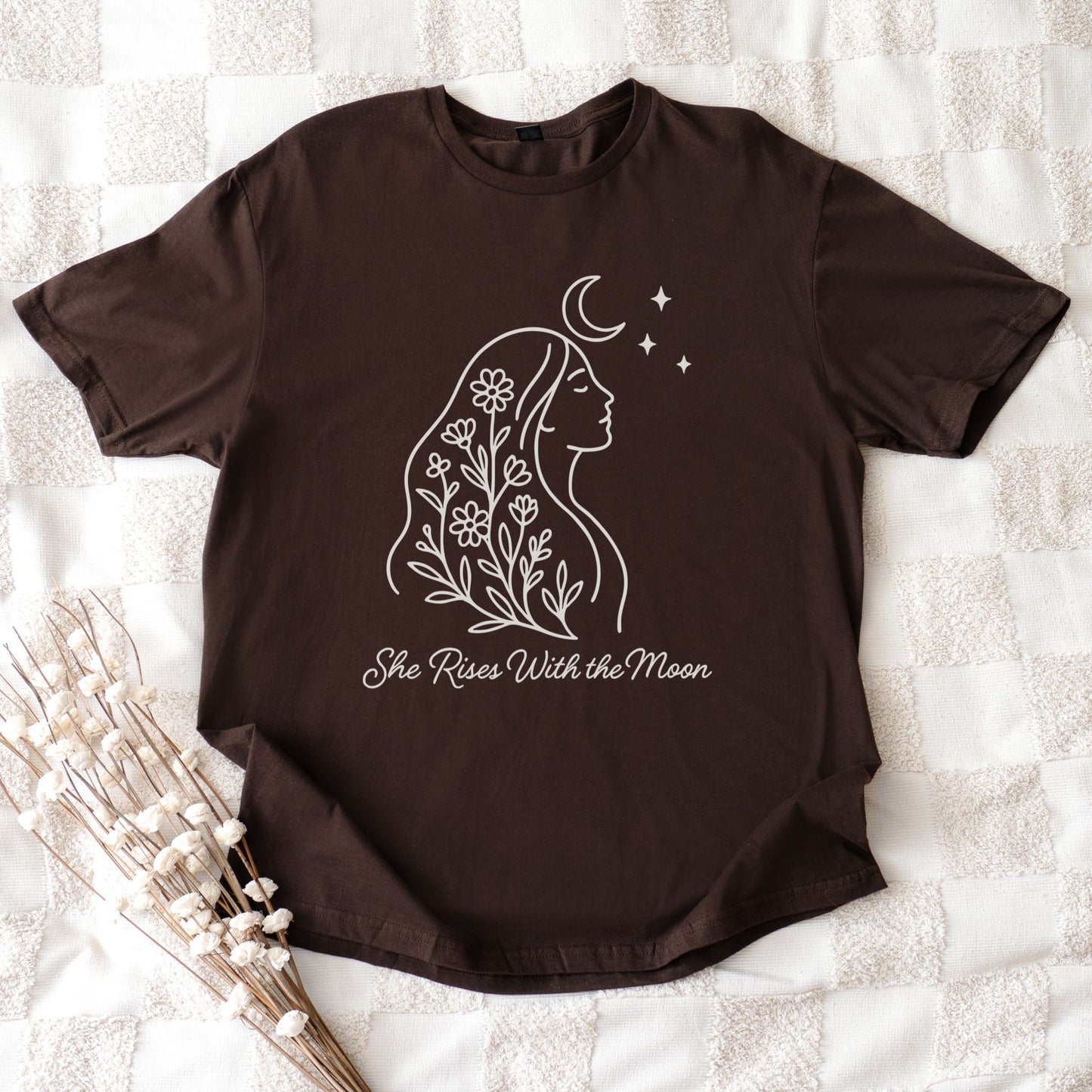 She Rises With the Moon Tee - Minimalist