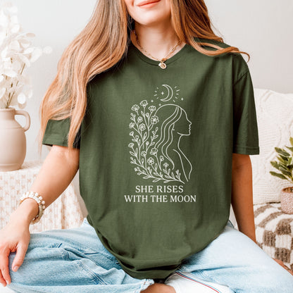 She Rises With the Moon Tee